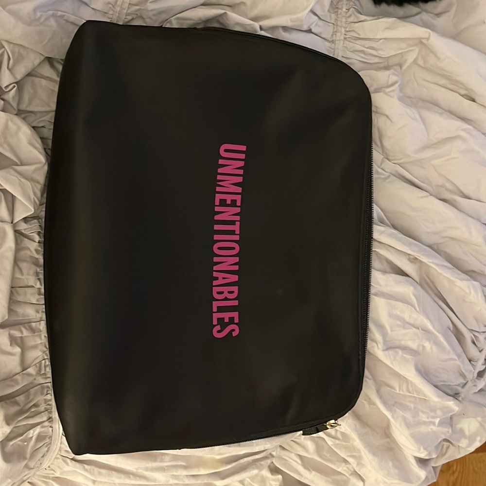 Travel bag, great for bras and underwear